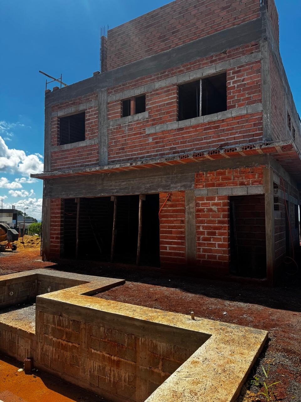Residência I - C & N - alvenaria em execução